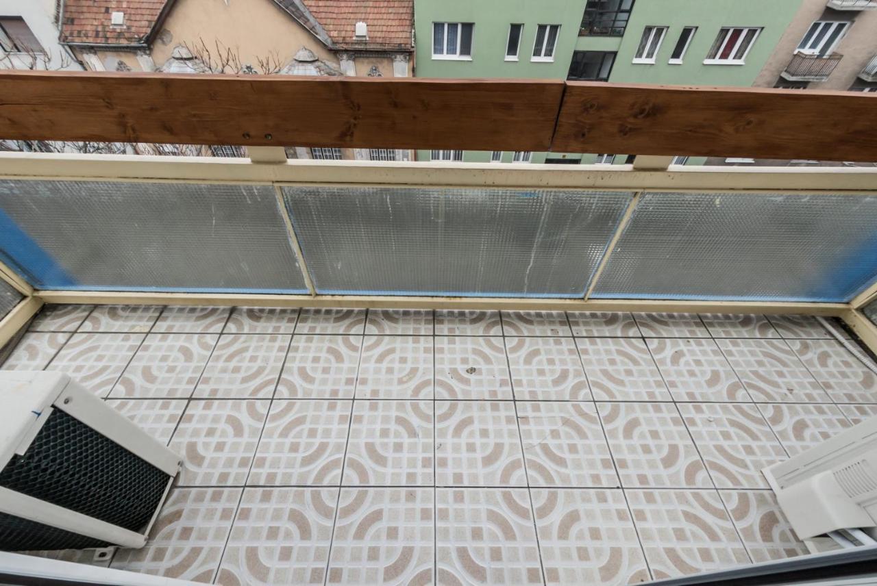 Central Home- Pesterzsebet بودابست المظهر الخارجي الصورة