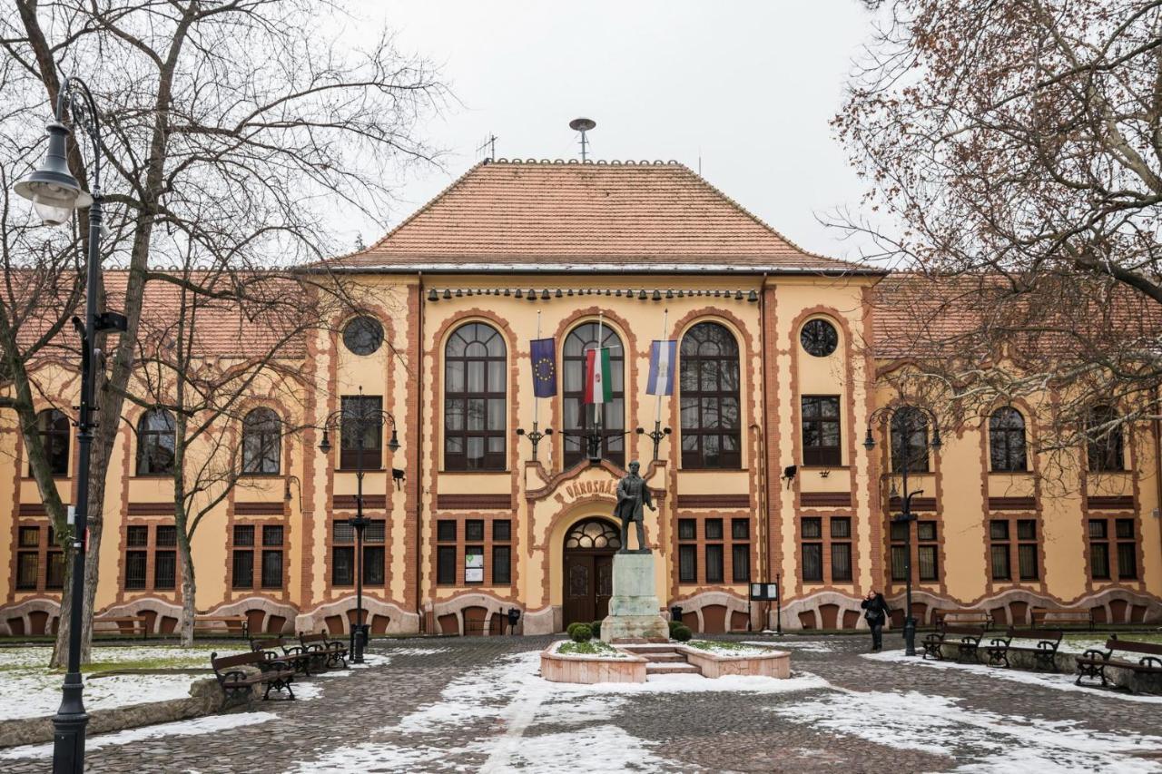 Central Home- Pesterzsebet بودابست المظهر الخارجي الصورة