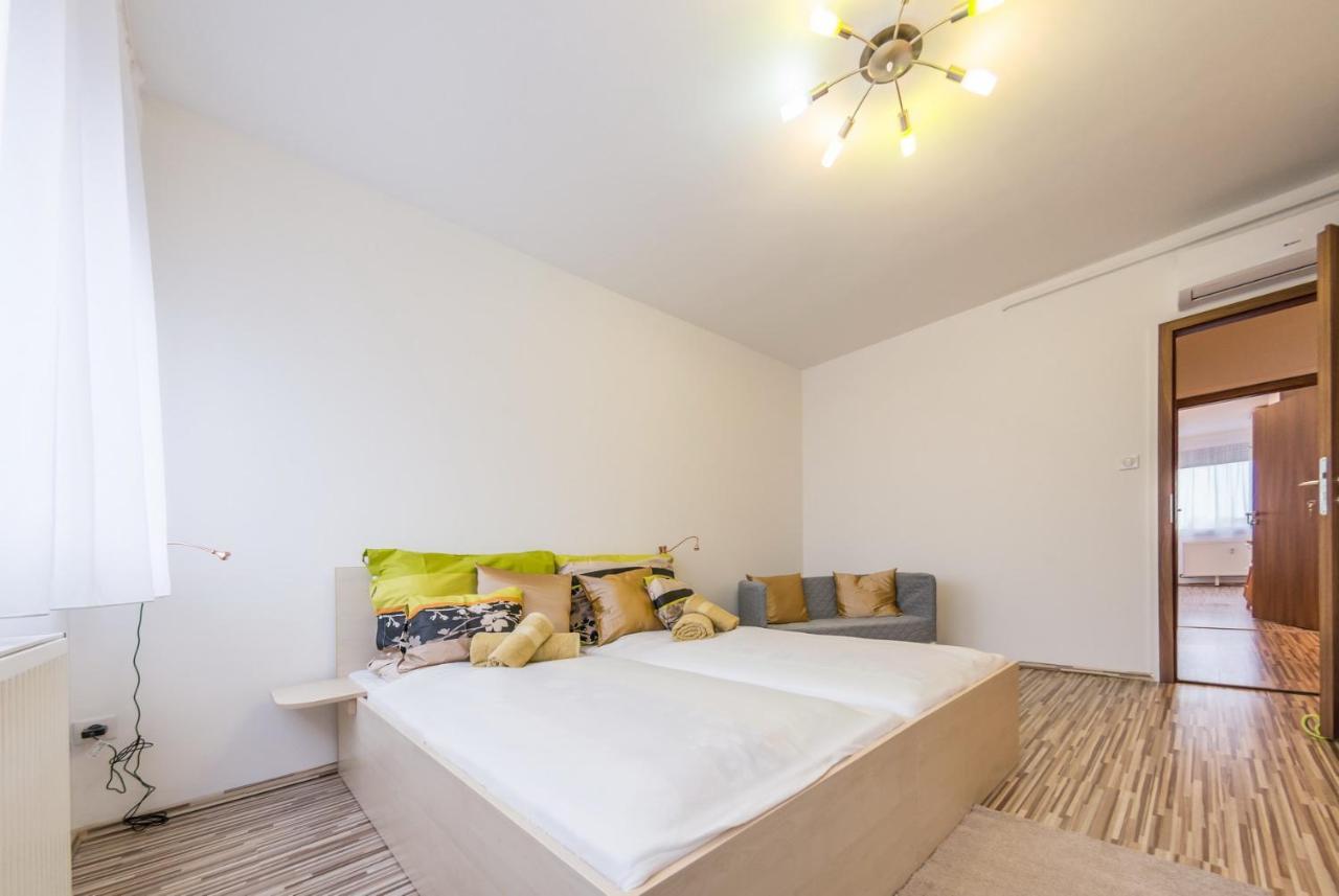 Central Home- Pesterzsebet بودابست المظهر الخارجي الصورة