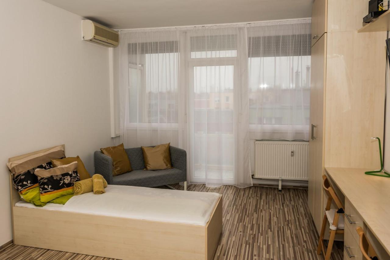 Central Home- Pesterzsebet بودابست المظهر الخارجي الصورة